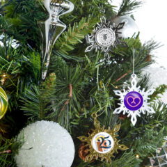 Ornament – Holiday Die Cast White Snowflake - C6C6D307C88F8C6F105E959404480C7F