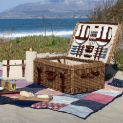 Charleston Picnic Basket - J249 8211 in use