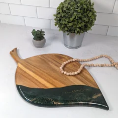 Leaf-Shaped Acacia and Epoxy Resin Cheese Board - Jade_1100x