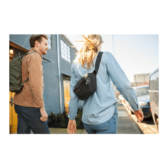 CamelBak® RPET Pivot Belt Sling - 1627-59BK_B_FR_Lifestyle